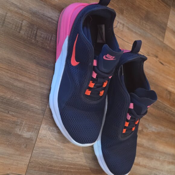 Shoes - Picture 7 of 9